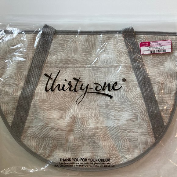 Thirty One Round Utility Tote - Picture 2 of 2